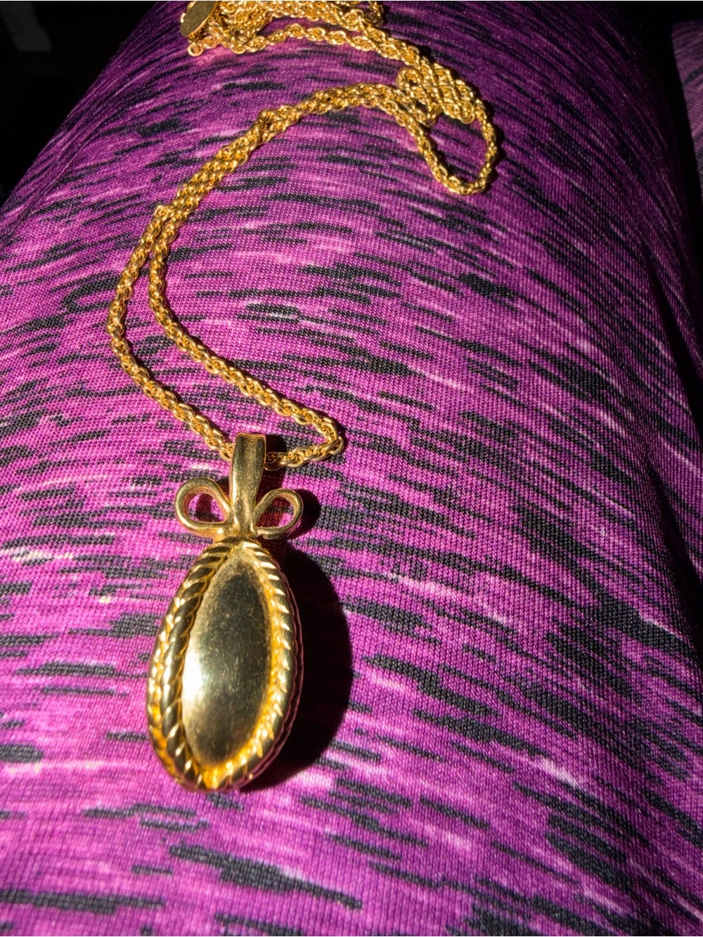 Joan Rivers GoldTone 30” Chain With Egg With Bow Pendant Necklace Preowned